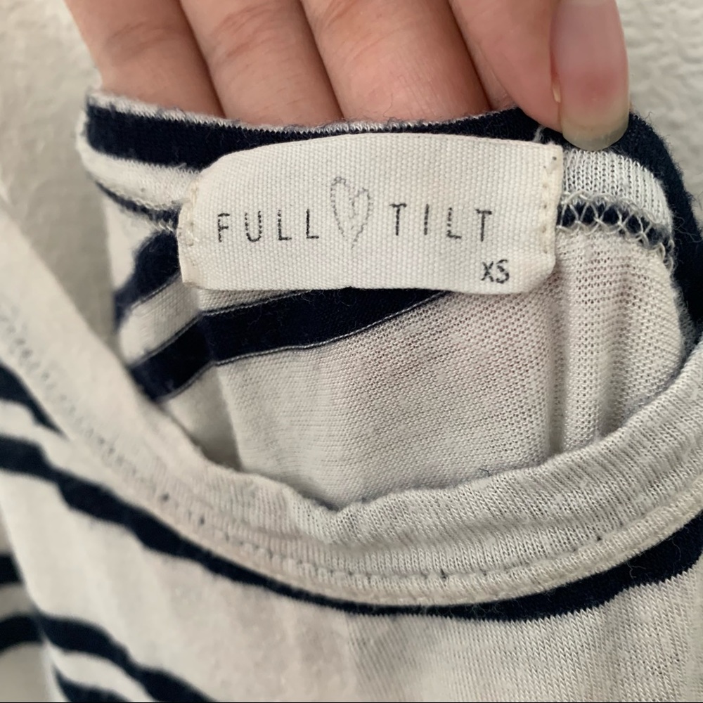 Tillys tank top - Picture 3 of 3